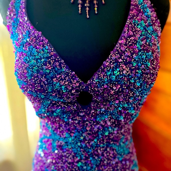 Fully beaded formal gown size S. - Picture 4 of 4